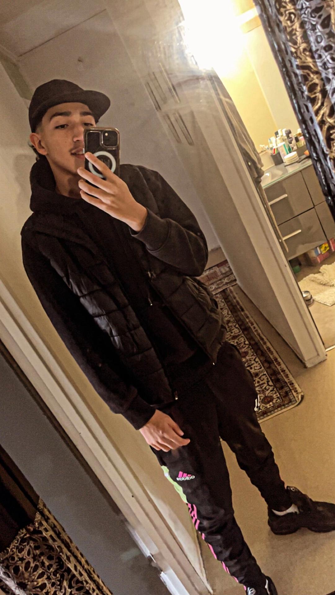 Profil de Azim, 19 ans, Échangiste à Chaplin