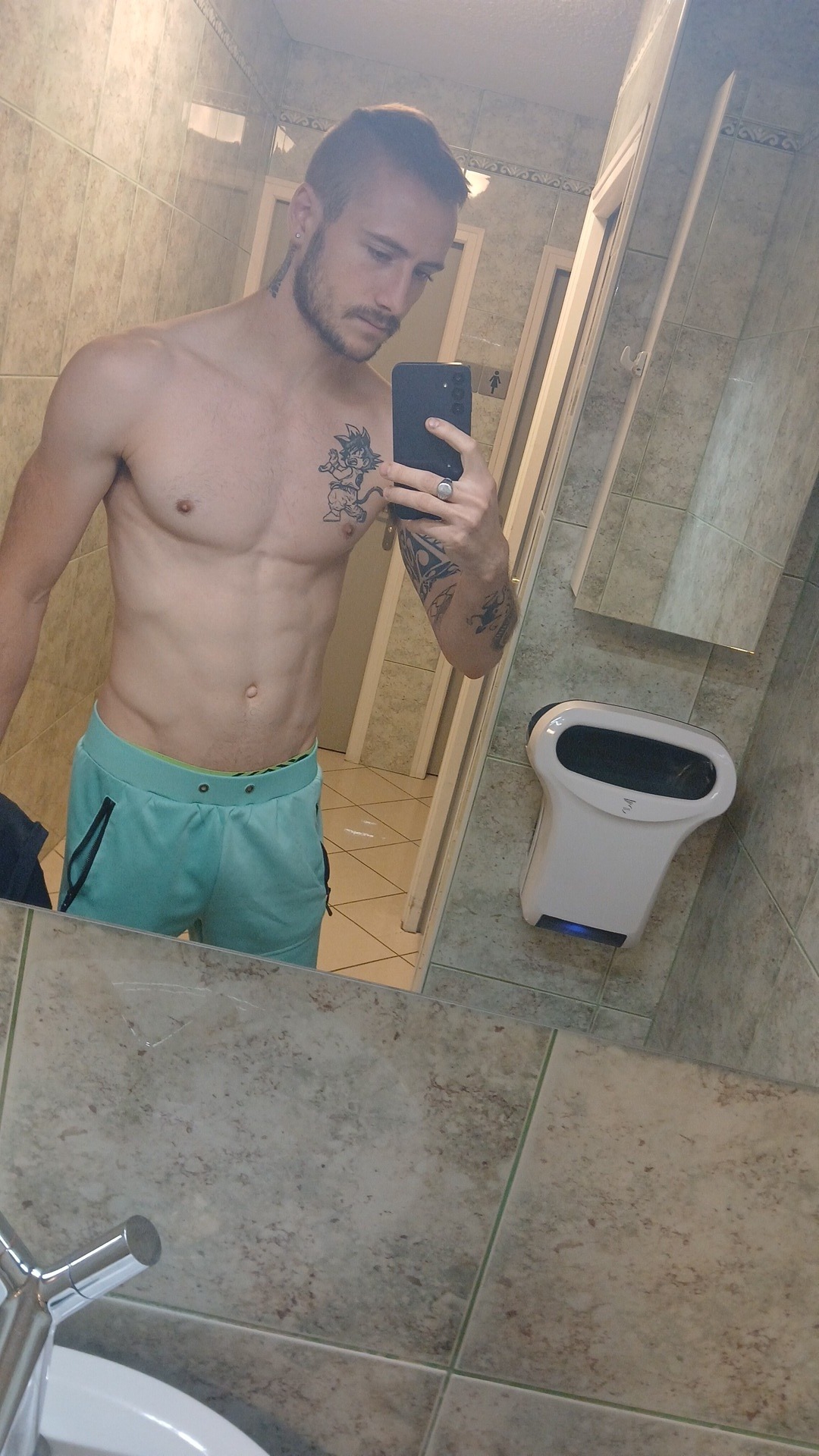 Profil de Kenrick, 27 ans, Échangiste à St. Gregor